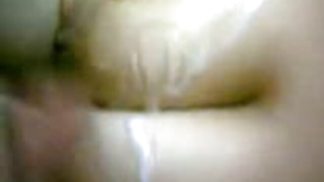 Slatka tinejdžerka Katty West prvi put uzima veliki kurac u svoju usku analnu rupu