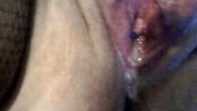 Seksi brineta Betty Saint još uvijek ima jako zategnutu macu kao tinejdžerka
