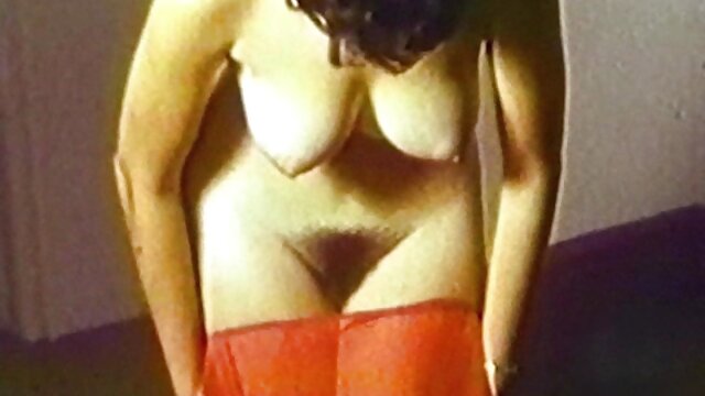 Buxom zgodne babe Ryan Keely i Sophia Jade imaju lijepu zabavu s macama