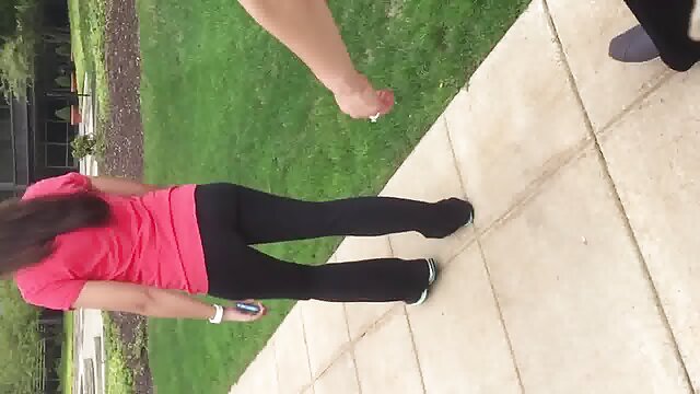 Slatka mlada plavuša Hannah Hays izvodi svoj prvi kasting video