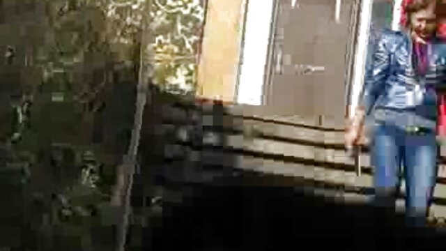 Zanimljiva plavuša Lisa daje sjajno pušenje na POV videu
