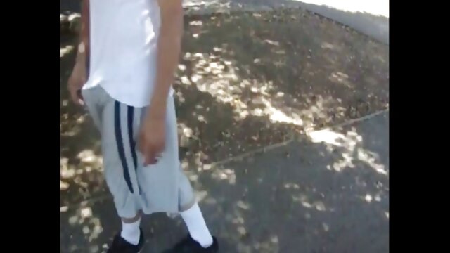 Ludi od rogova Lidija bi voljela da se hrani spermom