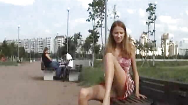 Dobro-dobro Hannah Hays postaje intimna sa jednim od svojih kolega sa fakulteta