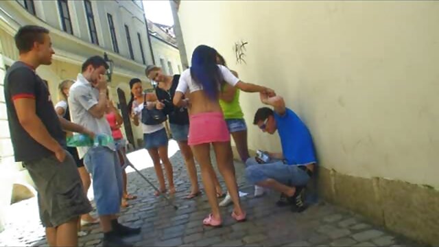 Brineta babe gura prste u rastegnutu dupe rupu svoje pohotne plavuše gf
