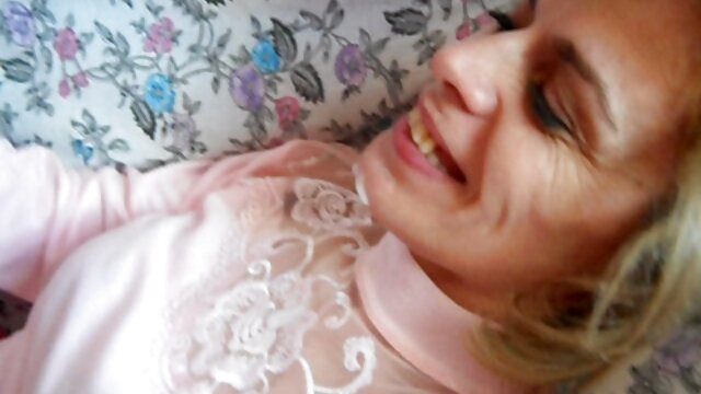 Razvratna shemale kučka Tiffany Starr puše kite i jako radi analno