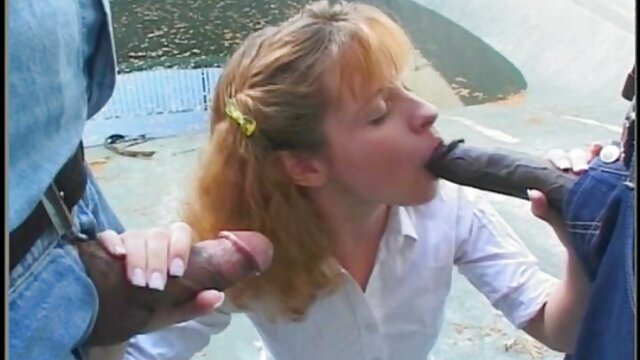 Fantastično zavodljiva beba Capri Anderson glumi u sparnom solo seks videu masturbacije
